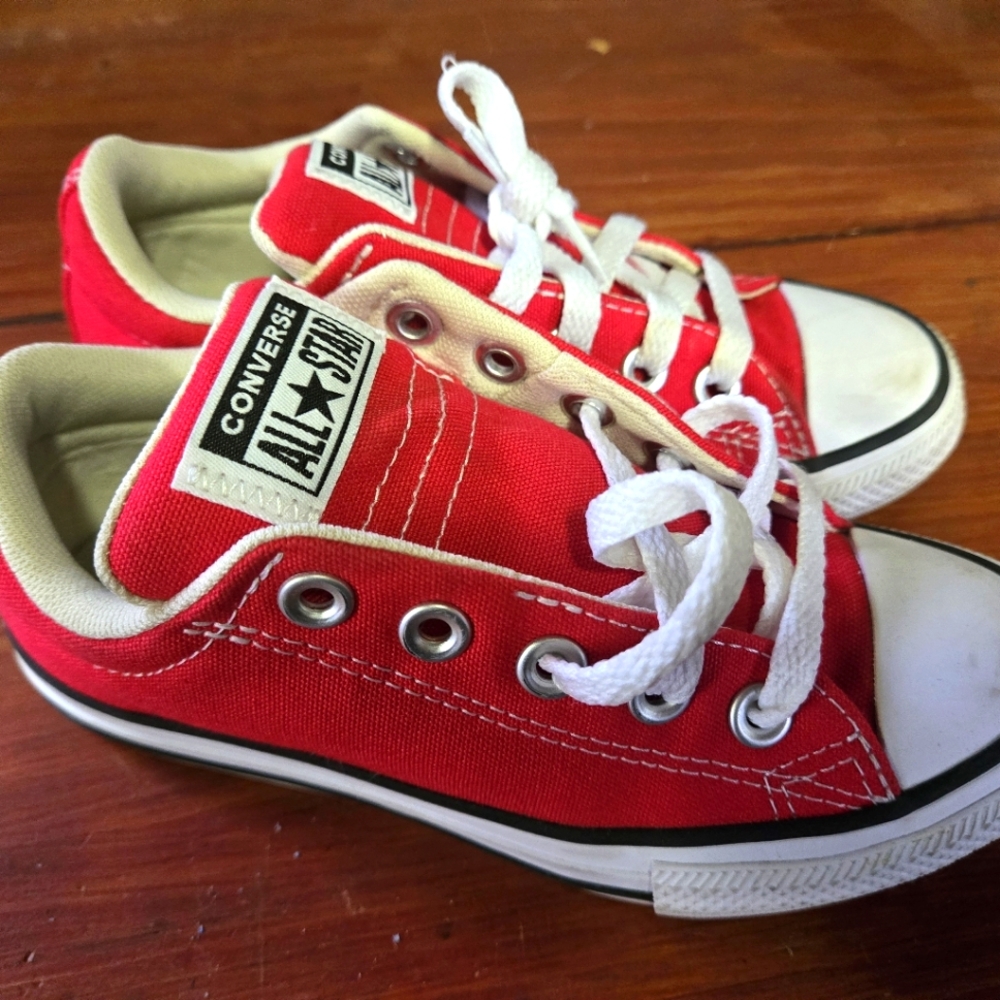 Red Converse Unisex Sneaker Shoes - Size 13 Kids (8, 9 Year Olds) - Picture 6 of 6